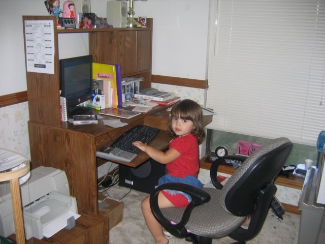 skyeemailsherfriendsongrandmascomputerjuly2006.jpg