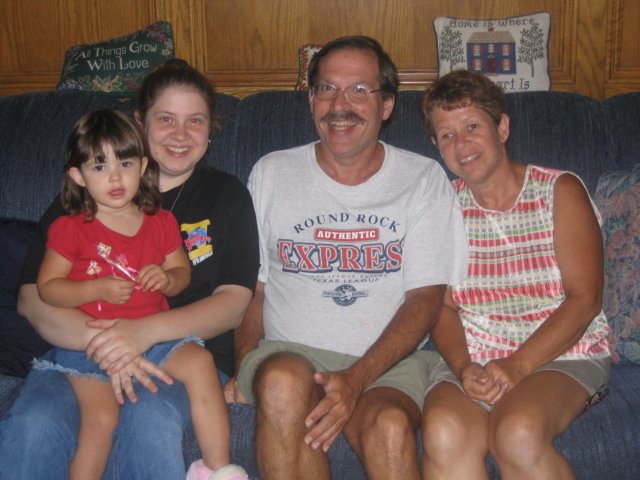 skyewithmommyjenniferpapabobandgrandmanancywearefamilyseptember2006.jpg
